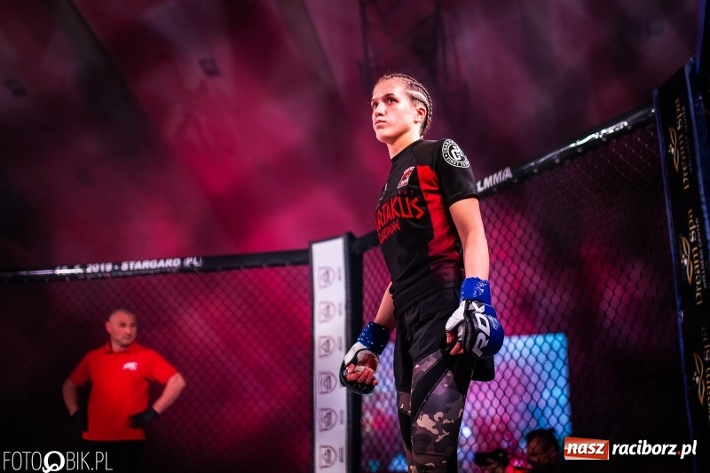 Zdjęcie w galerii na portalu naszraciborz.pl: Joanna Kiki Ogrodnik wygrywa przed czasem na gali MMA w Raciborzu [WIDEO i FOTO] wiadomości z regionu