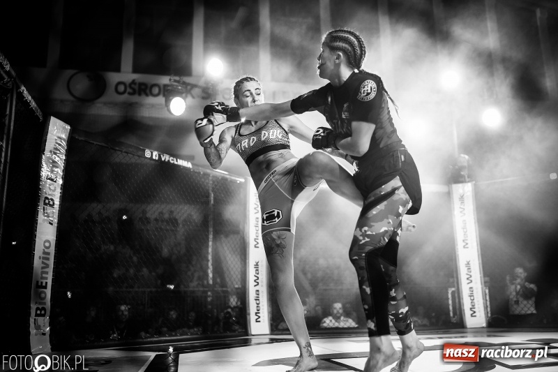 Zdjęcie w galerii na portalu naszraciborz.pl: Joanna Kiki Ogrodnik wygrywa przed czasem na gali MMA w Raciborzu [WIDEO i FOTO] wiadomości z regionu