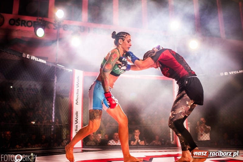 Zdjęcie w galerii na portalu naszraciborz.pl: Joanna Kiki Ogrodnik wygrywa przed czasem na gali MMA w Raciborzu [WIDEO i FOTO] wiadomości z regionu