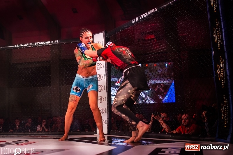 Zdjęcie w galerii na portalu naszraciborz.pl: Joanna Kiki Ogrodnik wygrywa przed czasem na gali MMA w Raciborzu [WIDEO i FOTO] wiadomości z regionu