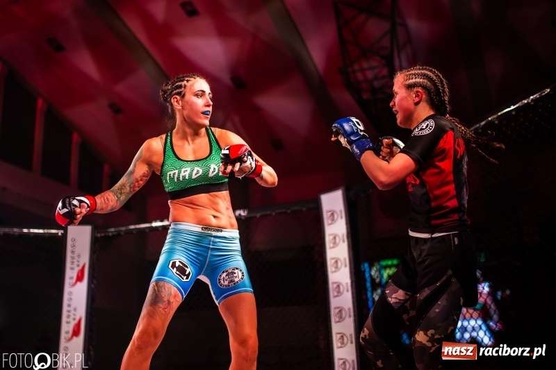 Zdjęcie w galerii na portalu naszraciborz.pl: Joanna Kiki Ogrodnik wygrywa przed czasem na gali MMA w Raciborzu [WIDEO i FOTO] wiadomości z regionu
