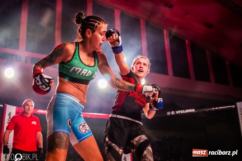 Zdjęcie w galerii na portalu naszraciborz.pl: Joanna Kiki Ogrodnik wygrywa przed czasem na gali MMA w Raciborzu [WIDEO i FOTO] wiadomości z regionu