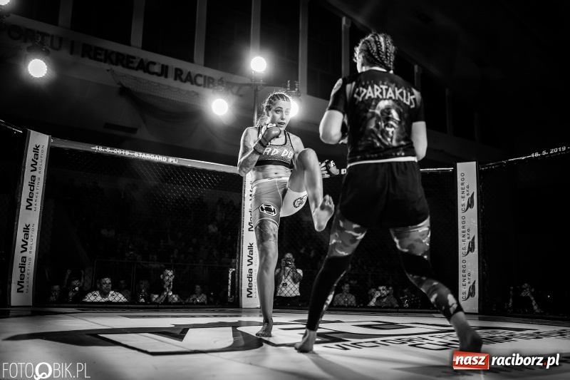 Zdjęcie w galerii na portalu naszraciborz.pl: Joanna Kiki Ogrodnik wygrywa przed czasem na gali MMA w Raciborzu [WIDEO i FOTO] wiadomości z regionu