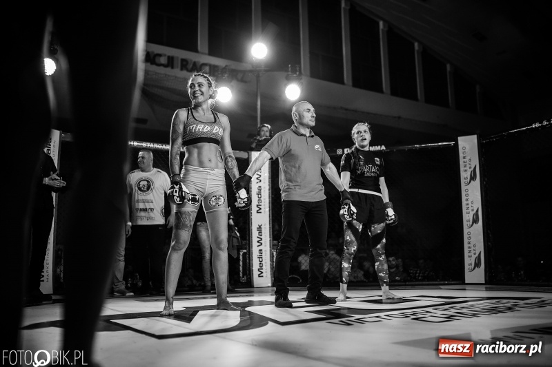 Zdjęcie w galerii na portalu naszraciborz.pl: Joanna Kiki Ogrodnik wygrywa przed czasem na gali MMA w Raciborzu [WIDEO i FOTO] wiadomości z regionu