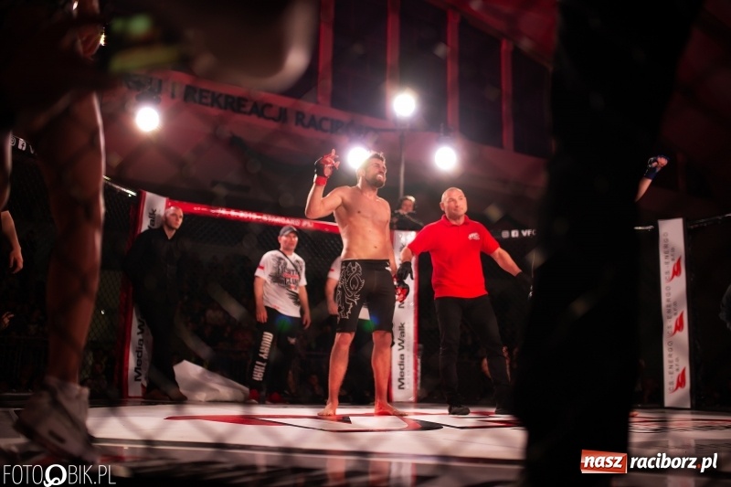 Zdjęcie w galerii na portalu naszraciborz.pl: Trzecia gala MMA w Raciborzu. Pełna Arena Rafako. Świetne walki [WIDEO i FOTO] wiadomości z regionu