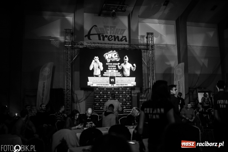 Zdjęcie w galerii na portalu naszraciborz.pl: Trzecia gala MMA w Raciborzu. Pełna Arena Rafako. Świetne walki [WIDEO i FOTO] wiadomości z regionu