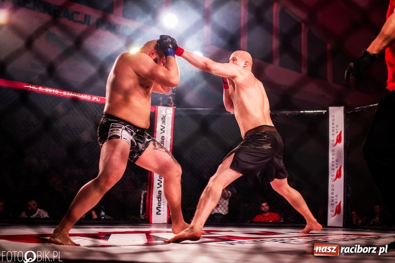 Zdjęcie w galerii na portalu naszraciborz.pl: Trzecia gala MMA w Raciborzu. Pełna Arena Rafako. Świetne walki [WIDEO i FOTO] wiadomości z regionu