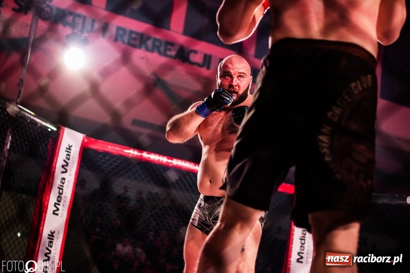 Zdjęcie w galerii na portalu naszraciborz.pl: Trzecia gala MMA w Raciborzu. Pełna Arena Rafako. Świetne walki [WIDEO i FOTO] wiadomości z regionu
