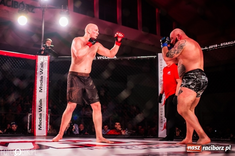 Zdjęcie w galerii na portalu naszraciborz.pl: Trzecia gala MMA w Raciborzu. Pełna Arena Rafako. Świetne walki [WIDEO i FOTO] wiadomości z regionu