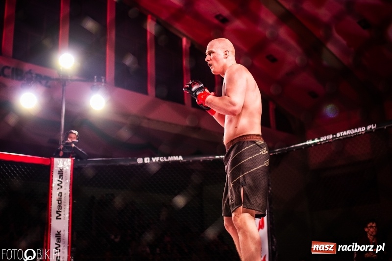 Zdjęcie w galerii na portalu naszraciborz.pl: Trzecia gala MMA w Raciborzu. Pełna Arena Rafako. Świetne walki [WIDEO i FOTO] wiadomości z regionu