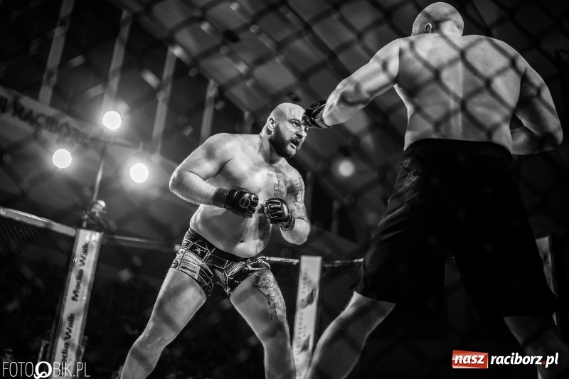 Zdjęcie w galerii na portalu naszraciborz.pl: Trzecia gala MMA w Raciborzu. Pełna Arena Rafako. Świetne walki [WIDEO i FOTO] wiadomości z regionu