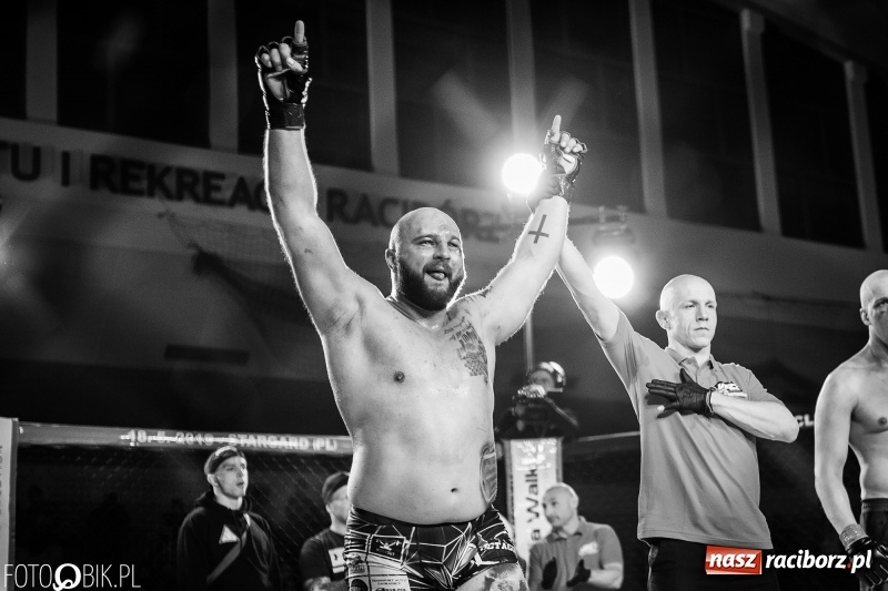 Zdjęcie w galerii na portalu naszraciborz.pl: Trzecia gala MMA w Raciborzu. Pełna Arena Rafako. Świetne walki [WIDEO i FOTO] wiadomości z regionu