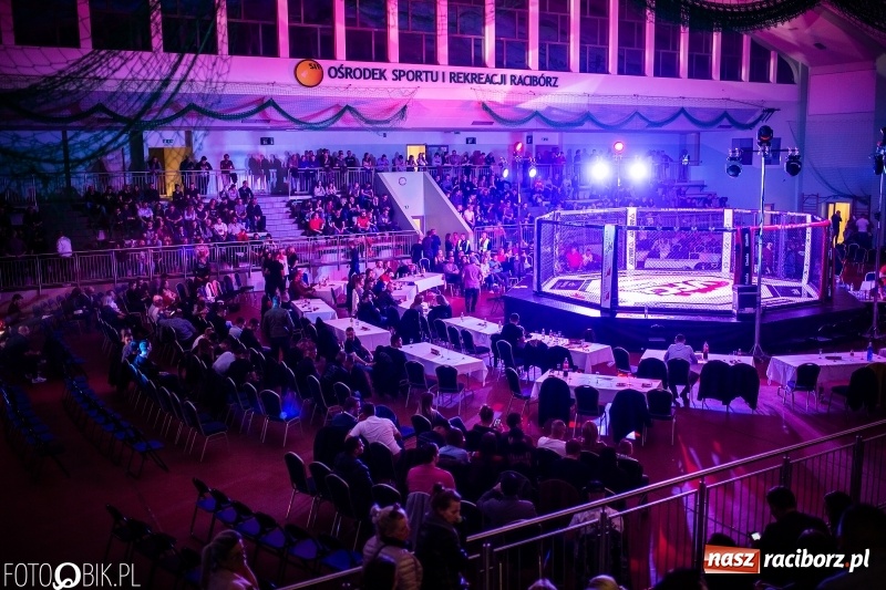 Zdjęcie w galerii na portalu naszraciborz.pl: Trzecia gala MMA w Raciborzu. Pełna Arena Rafako. Świetne walki [WIDEO i FOTO] wiadomości z regionu