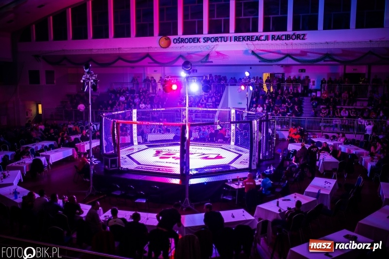 Zdjęcie w galerii na portalu naszraciborz.pl: Trzecia gala MMA w Raciborzu. Pełna Arena Rafako. Świetne walki [WIDEO i FOTO] wiadomości z regionu