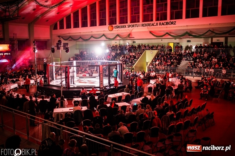 Zdjęcie w galerii na portalu naszraciborz.pl: Trzecia gala MMA w Raciborzu. Pełna Arena Rafako. Świetne walki [WIDEO i FOTO] wiadomości z regionu