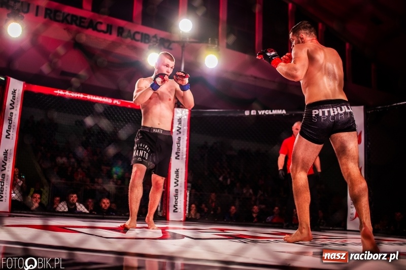 Zdjęcie w galerii na portalu naszraciborz.pl: Trzecia gala MMA w Raciborzu. Pełna Arena Rafako. Świetne walki [WIDEO i FOTO] wiadomości z regionu