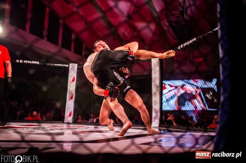 Zdjęcie w galerii na portalu naszraciborz.pl: Trzecia gala MMA w Raciborzu. Pełna Arena Rafako. Świetne walki [WIDEO i FOTO] wiadomości z regionu