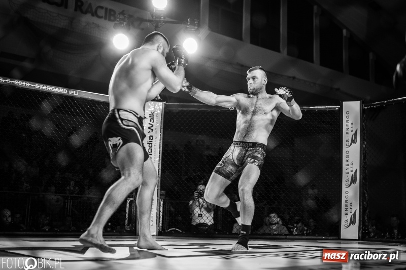 Zdjęcie w galerii na portalu naszraciborz.pl: Trzecia gala MMA w Raciborzu. Pełna Arena Rafako. Świetne walki [WIDEO i FOTO] wiadomości z regionu