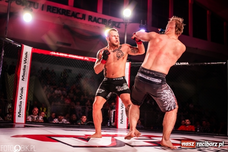 Zdjęcie w galerii na portalu naszraciborz.pl: Trzecia gala MMA w Raciborzu. Pełna Arena Rafako. Świetne walki [WIDEO i FOTO] wiadomości z regionu
