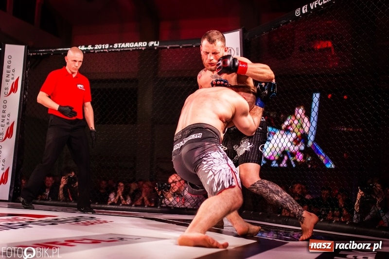 Zdjęcie w galerii na portalu naszraciborz.pl: Trzecia gala MMA w Raciborzu. Pełna Arena Rafako. Świetne walki [WIDEO i FOTO] wiadomości z regionu