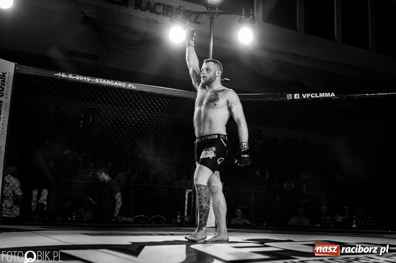 Zdjęcie w galerii na portalu naszraciborz.pl: Trzecia gala MMA w Raciborzu. Pełna Arena Rafako. Świetne walki [WIDEO i FOTO] wiadomości z regionu