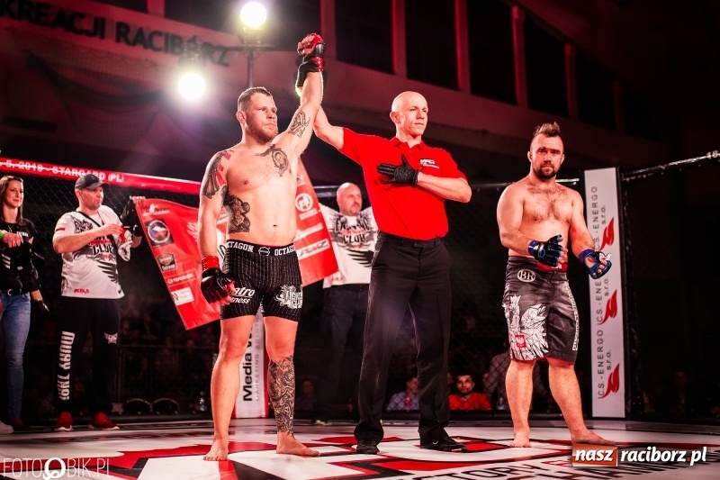 Zdjęcie w galerii na portalu naszraciborz.pl: Trzecia gala MMA w Raciborzu. Pełna Arena Rafako. Świetne walki [WIDEO i FOTO] wiadomości z regionu