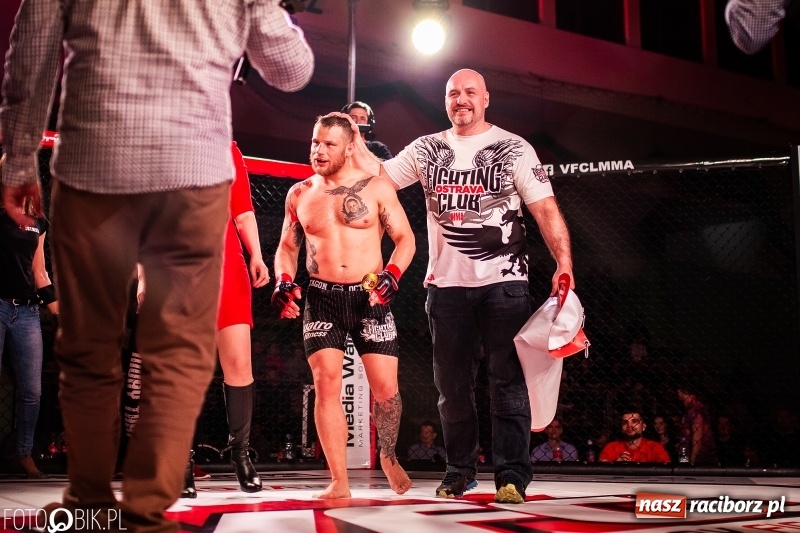 Zdjęcie w galerii na portalu naszraciborz.pl: Trzecia gala MMA w Raciborzu. Pełna Arena Rafako. Świetne walki [WIDEO i FOTO] wiadomości z regionu