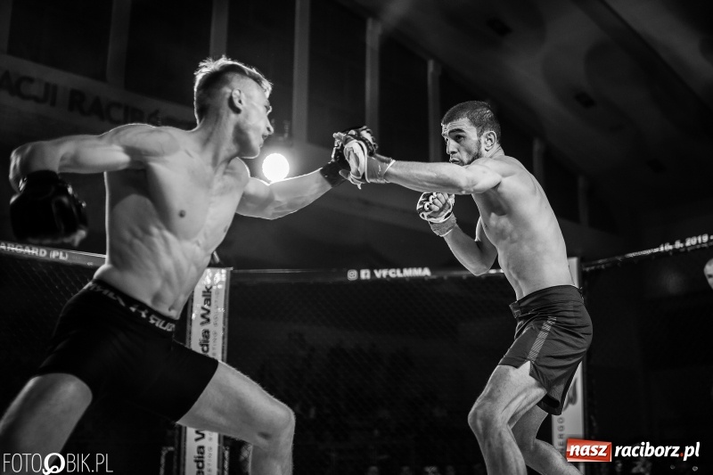 Zdjęcie w galerii na portalu naszraciborz.pl: Trzecia gala MMA w Raciborzu. Pełna Arena Rafako. Świetne walki [WIDEO i FOTO] wiadomości z regionu