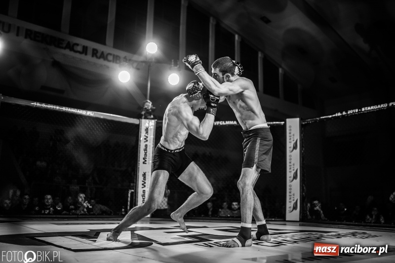 Zdjęcie w galerii na portalu naszraciborz.pl: Trzecia gala MMA w Raciborzu. Pełna Arena Rafako. Świetne walki [WIDEO i FOTO] wiadomości z regionu