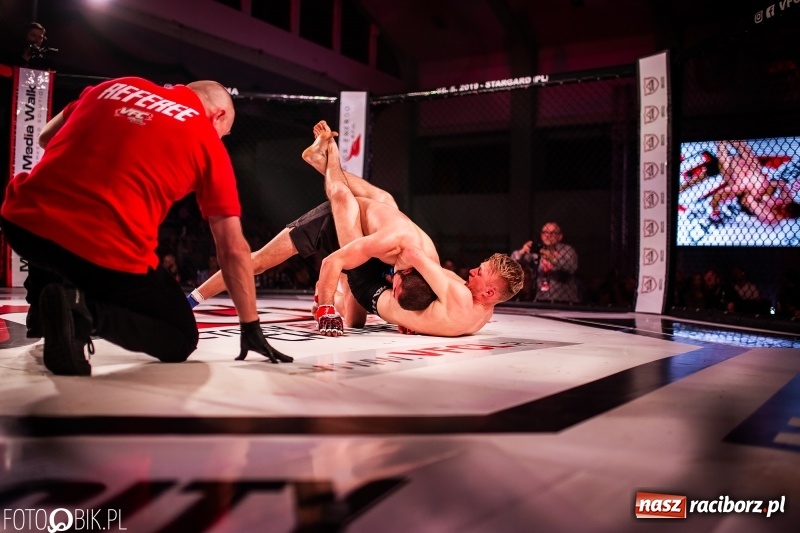 Zdjęcie w galerii na portalu naszraciborz.pl: Trzecia gala MMA w Raciborzu. Pełna Arena Rafako. Świetne walki [WIDEO i FOTO] wiadomości z regionu