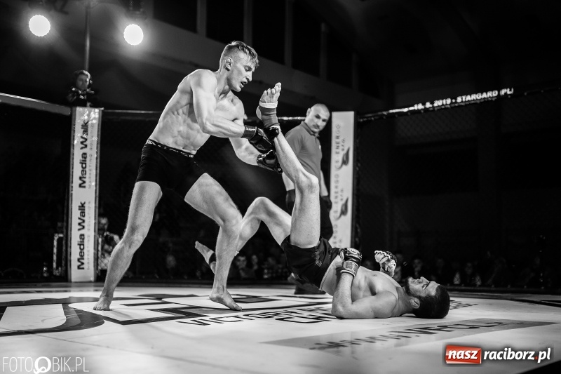 Zdjęcie w galerii na portalu naszraciborz.pl: Trzecia gala MMA w Raciborzu. Pełna Arena Rafako. Świetne walki [WIDEO i FOTO] wiadomości z regionu