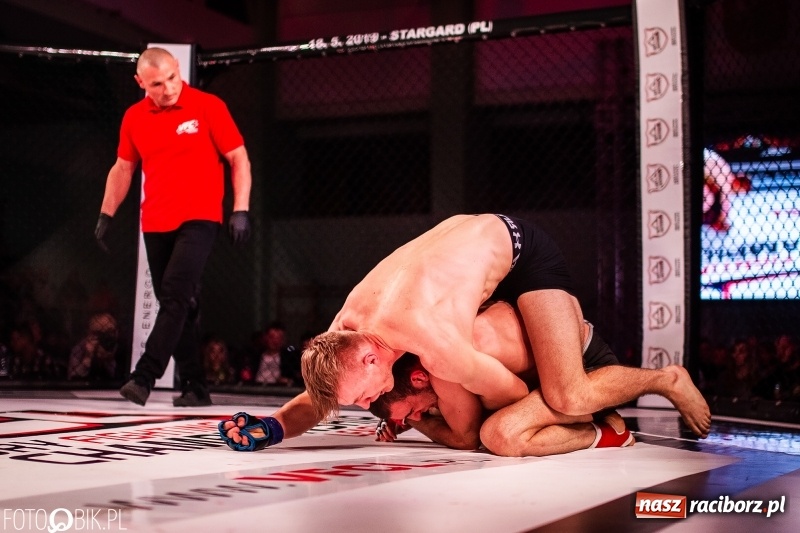 Zdjęcie w galerii na portalu naszraciborz.pl: Trzecia gala MMA w Raciborzu. Pełna Arena Rafako. Świetne walki [WIDEO i FOTO] wiadomości z regionu