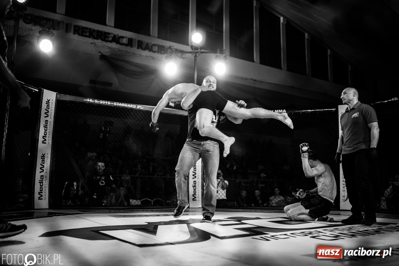 Zdjęcie w galerii na portalu naszraciborz.pl: Trzecia gala MMA w Raciborzu. Pełna Arena Rafako. Świetne walki [WIDEO i FOTO] wiadomości z regionu