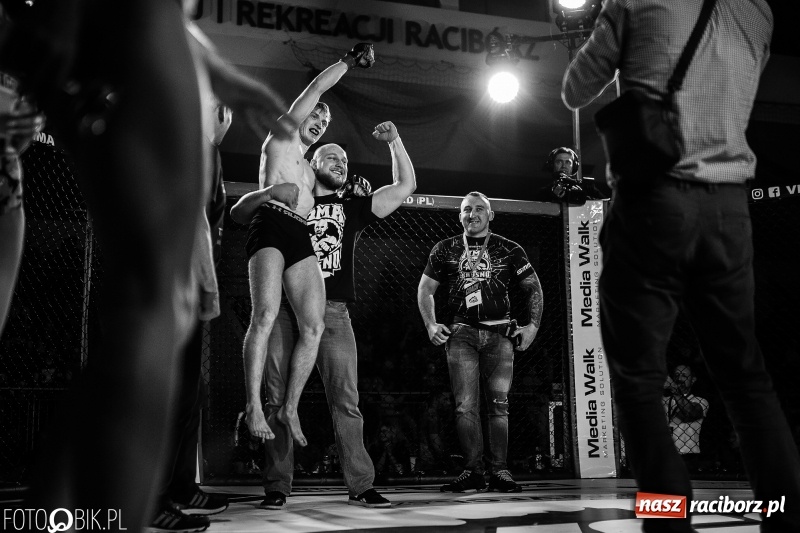 Zdjęcie w galerii na portalu naszraciborz.pl: Trzecia gala MMA w Raciborzu. Pełna Arena Rafako. Świetne walki [WIDEO i FOTO] wiadomości z regionu