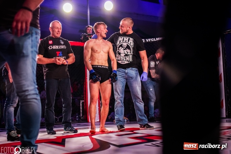 Zdjęcie w galerii na portalu naszraciborz.pl: Trzecia gala MMA w Raciborzu. Pełna Arena Rafako. Świetne walki [WIDEO i FOTO] wiadomości z regionu