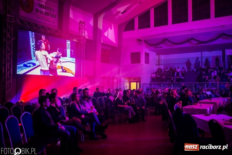 Zdjęcie w galerii na portalu naszraciborz.pl: Trzecia gala MMA w Raciborzu. Pełna Arena Rafako. Świetne walki [WIDEO i FOTO] wiadomości z regionu