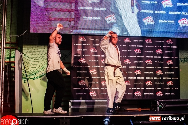 Zdjęcie w galerii na portalu naszraciborz.pl: Trzecia gala MMA w Raciborzu. Pełna Arena Rafako. Świetne walki [WIDEO i FOTO] wiadomości z regionu