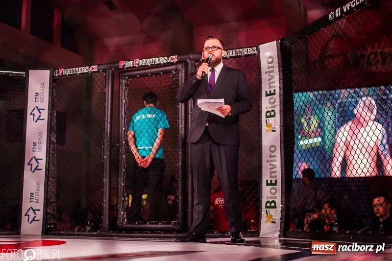 Zdjęcie w galerii na portalu naszraciborz.pl: Trzecia gala MMA w Raciborzu. Pełna Arena Rafako. Świetne walki [WIDEO i FOTO] wiadomości z regionu