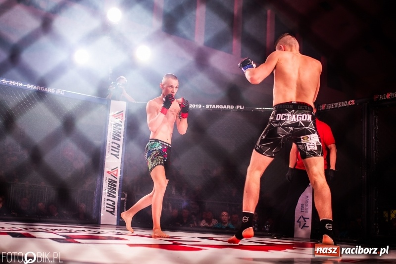 Zdjęcie w galerii na portalu naszraciborz.pl: Trzecia gala MMA w Raciborzu. Pełna Arena Rafako. Świetne walki [WIDEO i FOTO] wiadomości z regionu