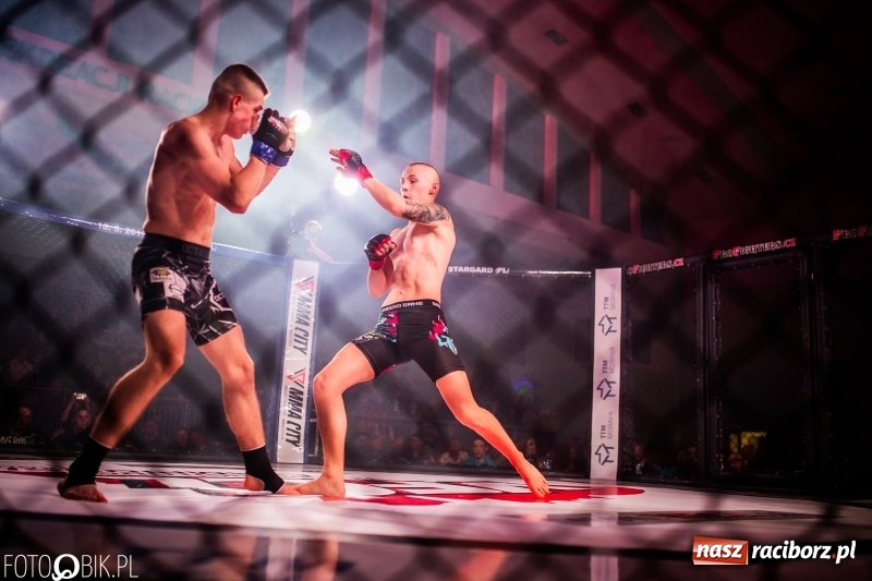 Zdjęcie w galerii na portalu naszraciborz.pl: Trzecia gala MMA w Raciborzu. Pełna Arena Rafako. Świetne walki [WIDEO i FOTO] wiadomości z regionu