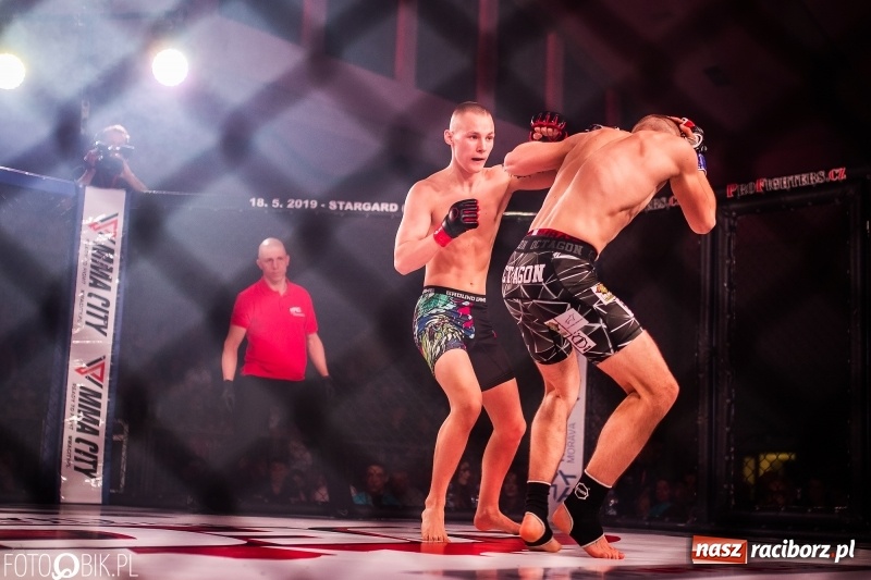 Zdjęcie w galerii na portalu naszraciborz.pl: Trzecia gala MMA w Raciborzu. Pełna Arena Rafako. Świetne walki [WIDEO i FOTO] wiadomości z regionu