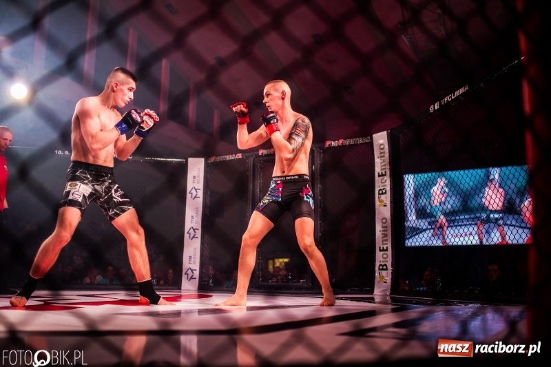 Zdjęcie w galerii na portalu naszraciborz.pl: Trzecia gala MMA w Raciborzu. Pełna Arena Rafako. Świetne walki [WIDEO i FOTO] wiadomości z regionu