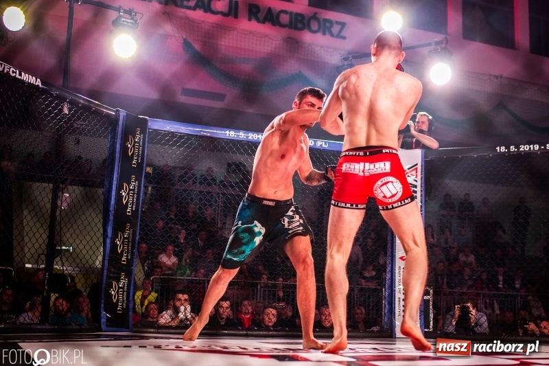 Zdjęcie w galerii na portalu naszraciborz.pl: Trzecia gala MMA w Raciborzu. Pełna Arena Rafako. Świetne walki [WIDEO i FOTO] wiadomości z regionu