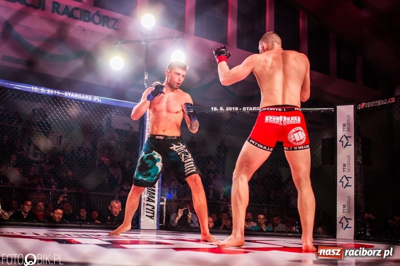 Zdjęcie w galerii na portalu naszraciborz.pl: Trzecia gala MMA w Raciborzu. Pełna Arena Rafako. Świetne walki [WIDEO i FOTO] wiadomości z regionu