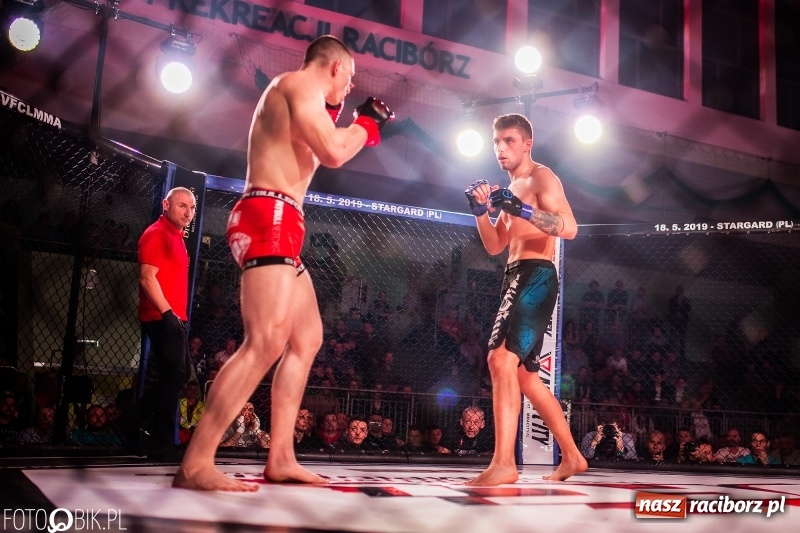 Zdjęcie w galerii na portalu naszraciborz.pl: Trzecia gala MMA w Raciborzu. Pełna Arena Rafako. Świetne walki [WIDEO i FOTO] wiadomości z regionu