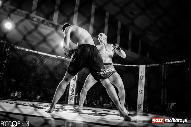 Zdjęcie w galerii na portalu naszraciborz.pl: Trzecia gala MMA w Raciborzu. Pełna Arena Rafako. Świetne walki [WIDEO i FOTO] wiadomości z regionu