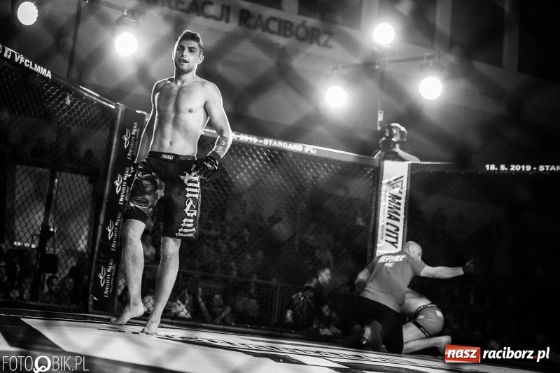 Zdjęcie w galerii na portalu naszraciborz.pl: Trzecia gala MMA w Raciborzu. Pełna Arena Rafako. Świetne walki [WIDEO i FOTO] wiadomości z regionu