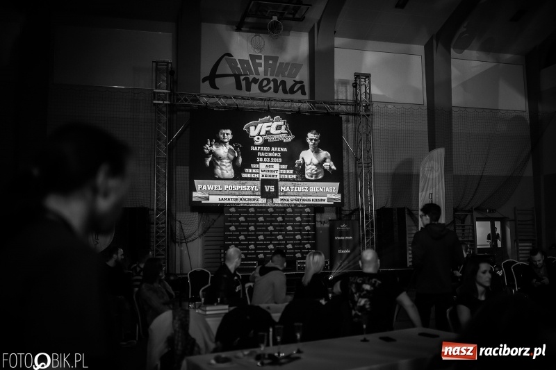 Zdjęcie w galerii na portalu naszraciborz.pl: Trzecia gala MMA w Raciborzu. Pełna Arena Rafako. Świetne walki [WIDEO i FOTO] wiadomości z regionu