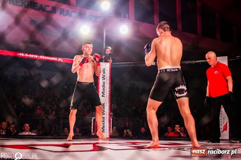 Zdjęcie w galerii na portalu naszraciborz.pl: Trzecia gala MMA w Raciborzu. Pełna Arena Rafako. Świetne walki [WIDEO i FOTO] wiadomości z regionu