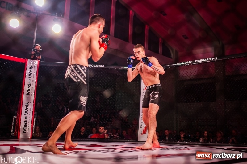 Zdjęcie w galerii na portalu naszraciborz.pl: Trzecia gala MMA w Raciborzu. Pełna Arena Rafako. Świetne walki [WIDEO i FOTO] wiadomości z regionu